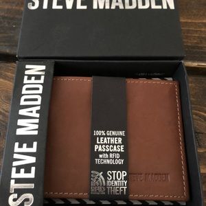 Brand new Steve Madden men’s wallet